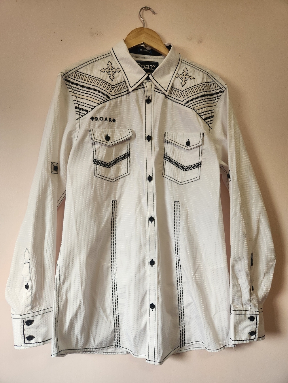 ​Roar Signature Embroidered Western Button Up Shirt White Black Size M